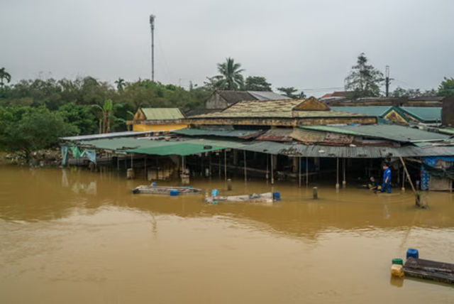 intl_source's tweet image. #naturaldisasters #Vietnam #climatechange
Vietnam&apos;s deadly floods and landslides raise urgent questions about climate resilience as extreme weather intensifies across Southeast Asia.
intlsource.net/en/public/arti…