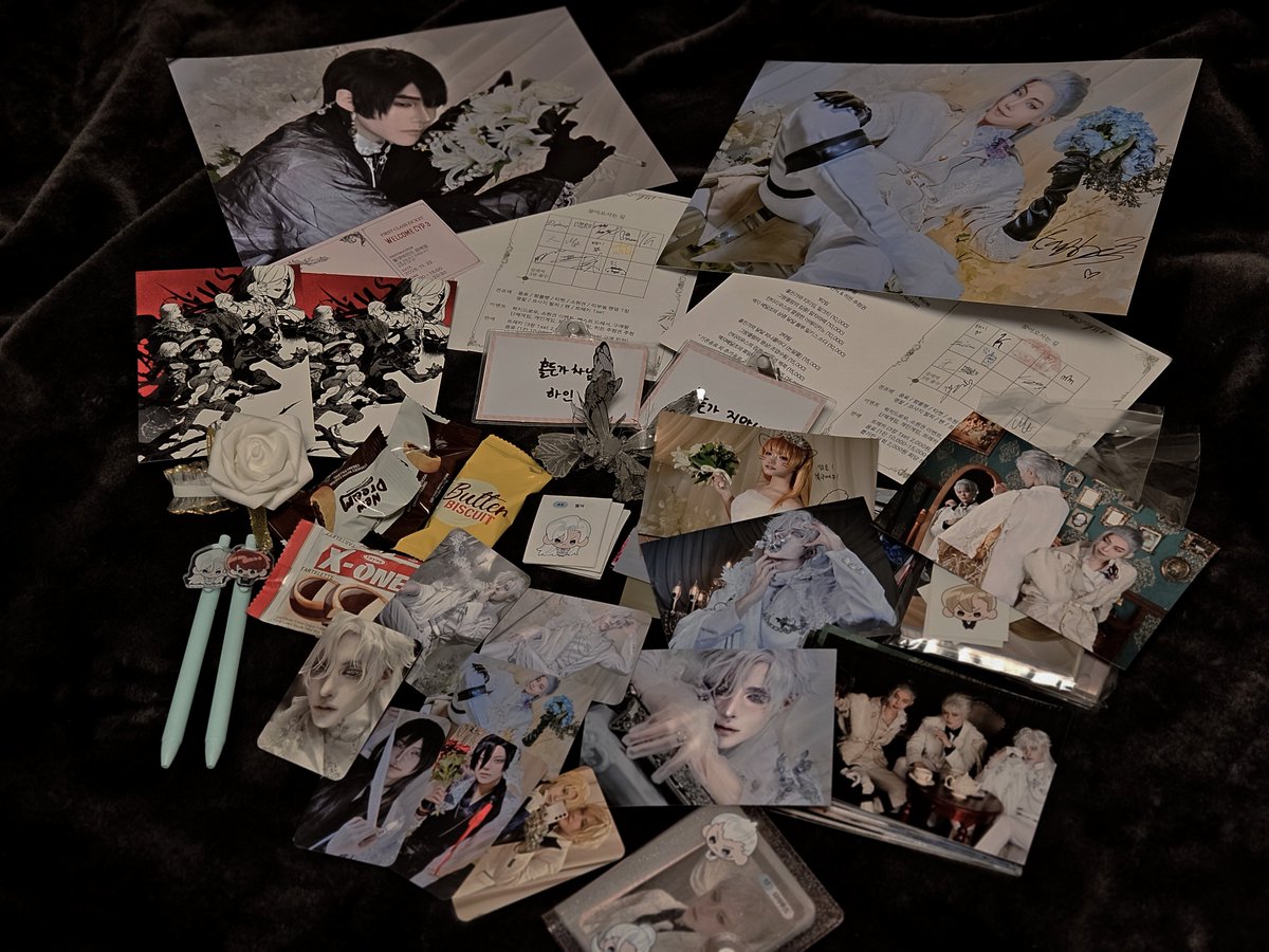 웰컴쌒3 1타임 [홀든가 차남 하인] 2타임 [홀든가 지망생] 으로 다녀왔습니다 ^//^)9

행사 내내 너무 즐거웠어요!! 함께 가주신 지인분과 손님분들 덕분에 컴플릿도 하구 도련님들 굿즈도 한아름 안고 돌아왔답니다UU) 기억에 남는 일은 타래로 이을게요! 고생하셨습니다! #웰컴쌒3_후기이벤트