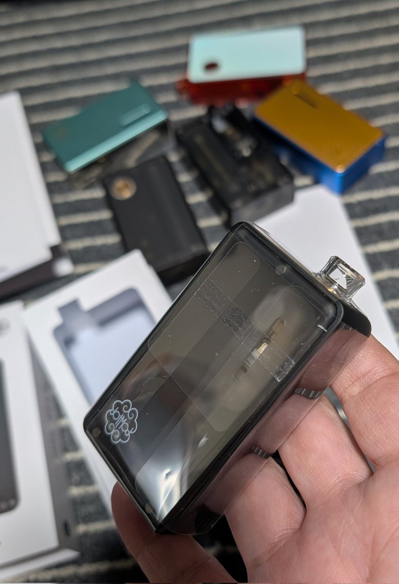 vape_maa's tweet photo. 本家からdotAIO V2Light着弾！今のᖴrostが壊れた時用にセールの時にポチってた
V3はボタンも簡単に交換できるっぽいのがいいなぁ サイドエアフローも気になる…けど当分買えない︎なぁ https://t.co/ChJsQ7IPMZ
