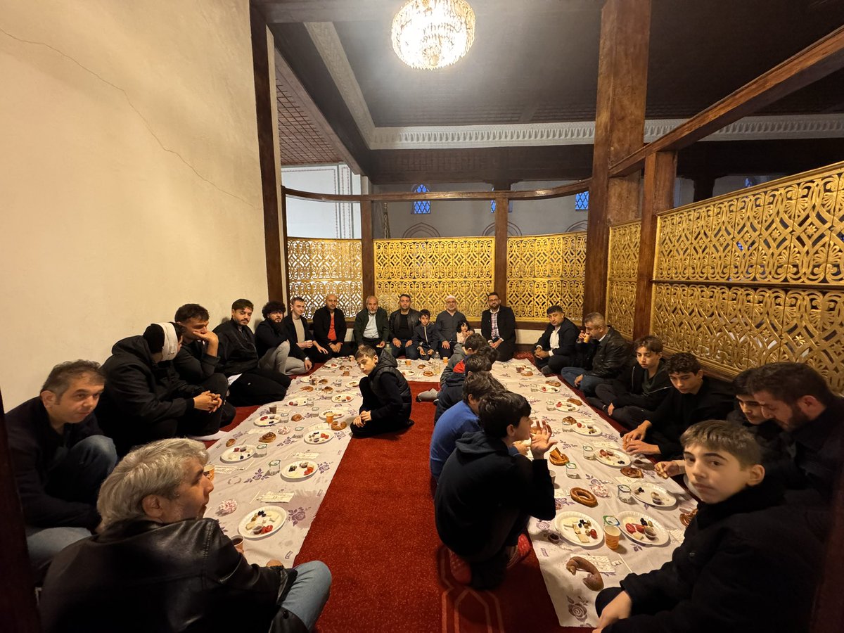 agdbeyoglu1's tweet image. Sabah namazından sonra cami cemaatimizle bir araya gelip bereketli bir kahvaltı yaptık.