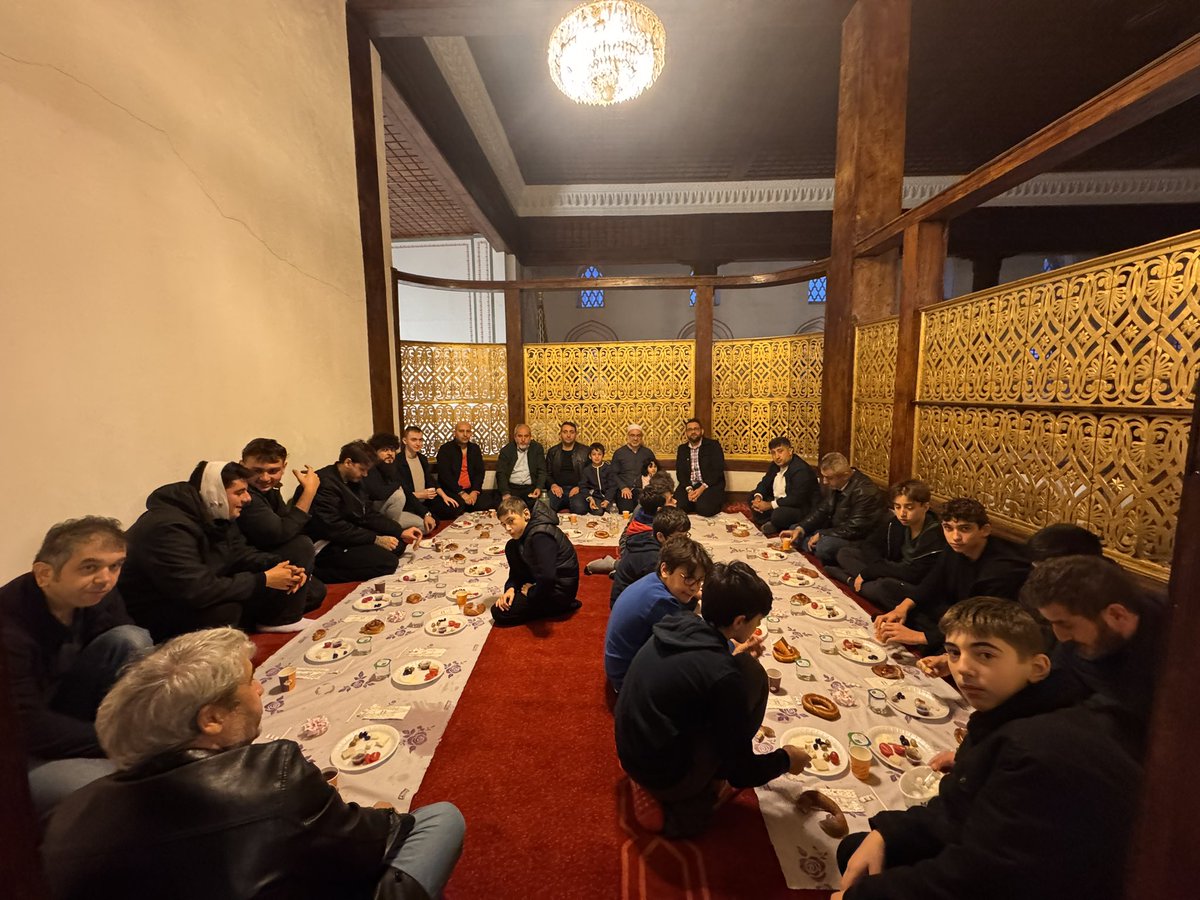 agdbeyoglu1's tweet image. Sabah namazından sonra cami cemaatimizle bir araya gelip bereketli bir kahvaltı yaptık.