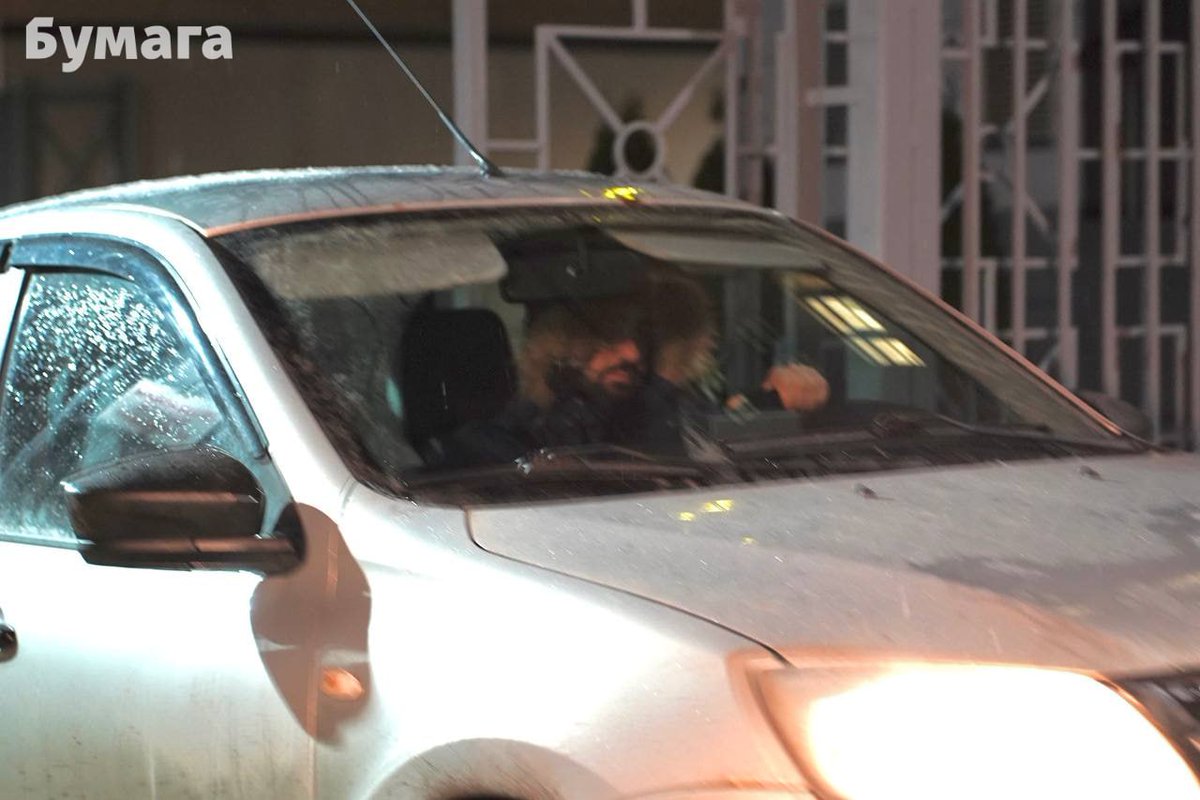 ❗️Наоко из «стоптайм» не отпустили из спецприемника. Ее вывезли на автомобиле полиции

Об этом сообщил корреспондент «Бумаги».

Срок очередного ареста вокалистки группы «стоптайм» истек сегодня утром. С территории ИВС на Васильевском острове ее вывезли на легковой машине. Это тот