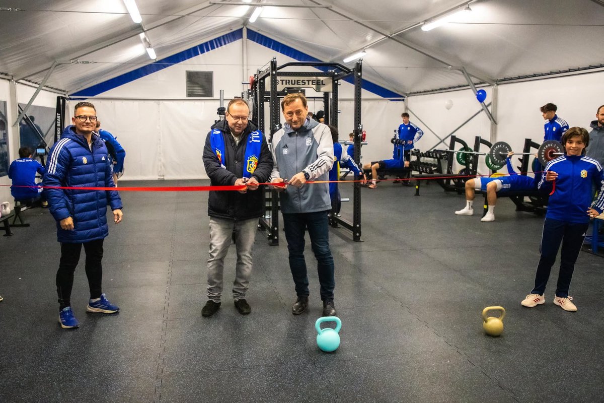 LachnitPetr's tweet image. 🏋️‍♂️ Nová venkovní posilovna Motorletu je v otevřena 💙

Posilovna bude sloužit především mládeži – a už dnes ji naplno využili dorost, žáci i dívky. 

Pásku jsem přestřihl s Rudou Blažkem předsedou SK Motorlet.

#Motorlet #Praha5 #Lachnit #foryou