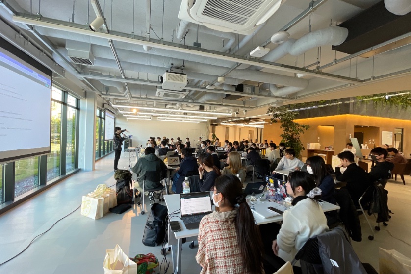 xinsuzuki's tweet image. 【#58hack】#Hackathon for students DemoDay

No.11 : 伊弉諾
“Prod Disco”
topaz.dev/projects/08b93…

#Progate #ゴネンゴ #関西学院大学 #SparkBase
#イルグルム #YRGLM #インフォームシステム #THEBIGLE
#スタディスト #スーパーハムスター #RIZAPテクノロジーズ
#ハッカソン #学生エンジニア