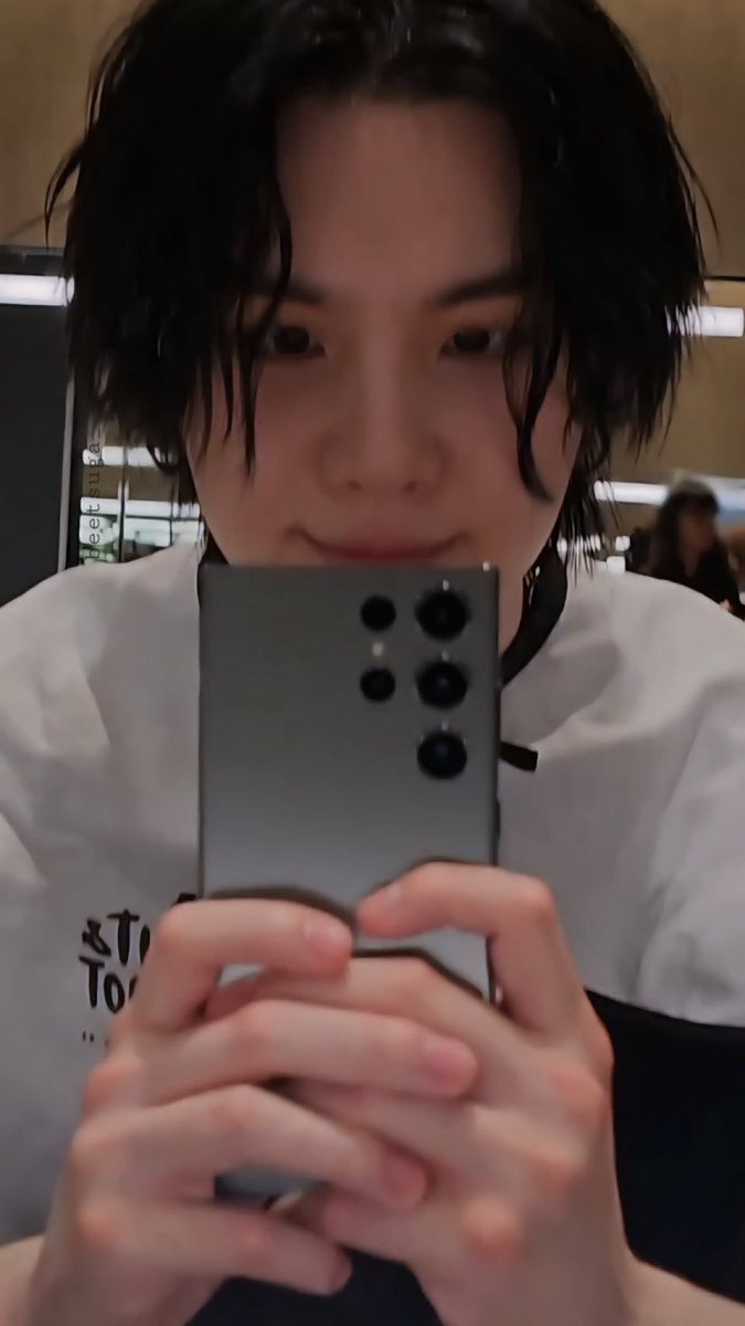 슈가시
윤기야 셀카 찍은거 없니

#SUGA #슈가 #AgustD #민윤기 
#방탄소년단슈가