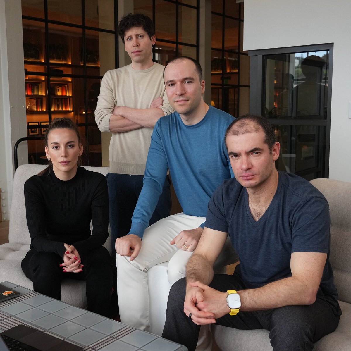 RT @yoruow1 : @levelsio imaginez s'ils souriaient sur cette photo, perte totale d'aura