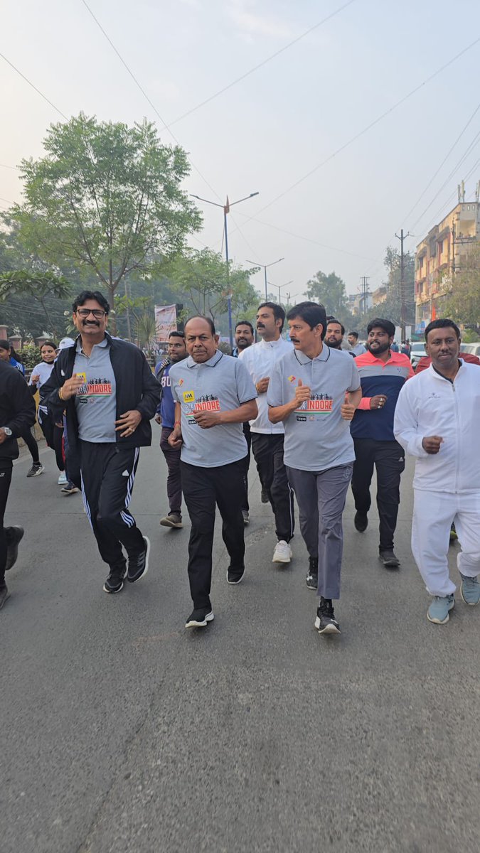 JeetuYadavOnlin's tweet image. वन इंदौर, रन इंदौर – ‘रन विद मेयर’ : इंदौर की एकता और उत्साह की दौड़

देश के सबसे स्वच्छ शहर इंदौर में युवाओं एवं नागरिकों के स्वास्थ्य जागरुकता हेतु मेयर पुष्यमित्र भार्गव जी द्वारा आयोजित वन इंदौर रन इंदौर, रन विद मेयर के में हिस्सा लिया!