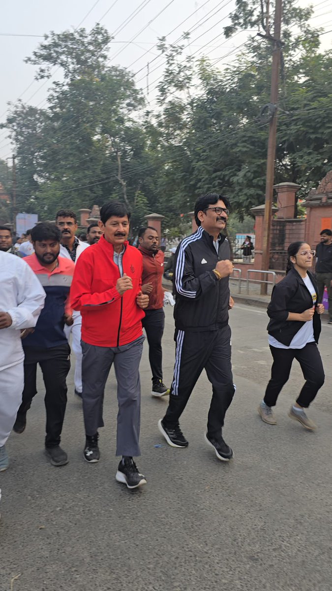 JeetuYadavOnlin's tweet image. वन इंदौर, रन इंदौर – ‘रन विद मेयर’ : इंदौर की एकता और उत्साह की दौड़

देश के सबसे स्वच्छ शहर इंदौर में युवाओं एवं नागरिकों के स्वास्थ्य जागरुकता हेतु मेयर पुष्यमित्र भार्गव जी द्वारा आयोजित वन इंदौर रन इंदौर, रन विद मेयर के में हिस्सा लिया!
