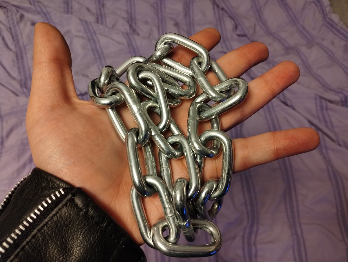 JJBASoundDesign's tweet image. went to the hardware store and got a comically big chain 

jotaro kujo lookin