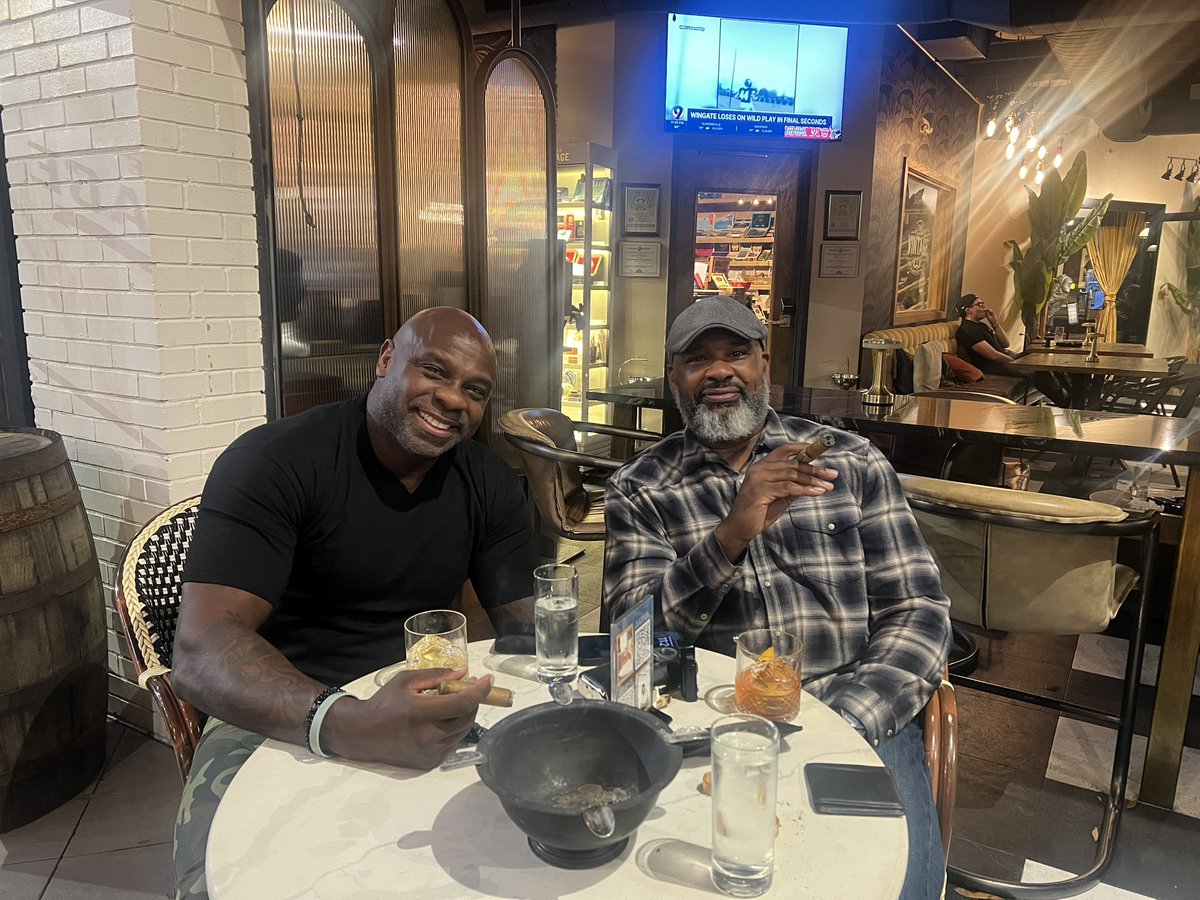 CrenRoc5's tweet photo. Celebrating my my 50th Birthday with my big brotha https://t.co/eqBKtujQbN