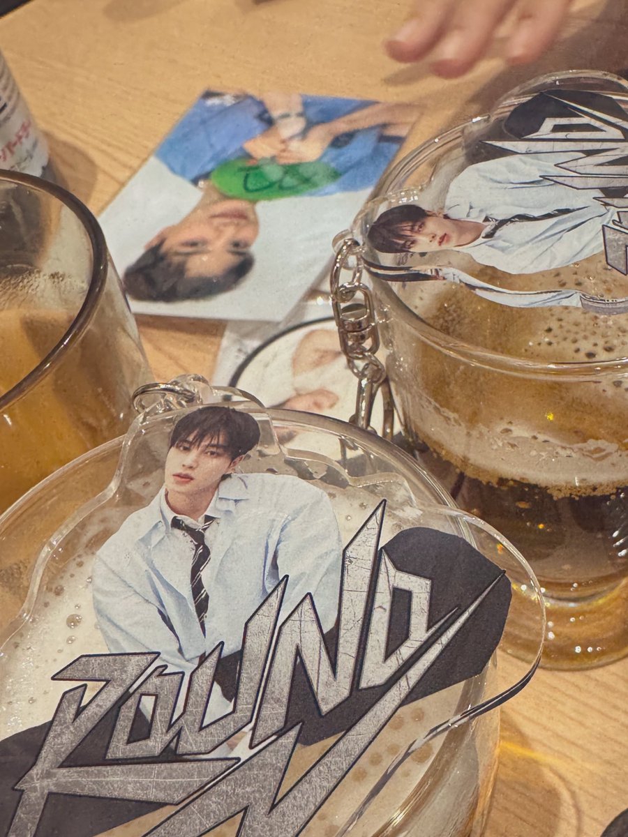 199803_19's tweet photo. ソンガン🐶⚡️
スタイル良すぎだしイケメンすぎた💭
お見送り会頑張って言えたし
笑ってもらえたから感無量😩
最高に幸せだった〜💖
今日も行きたかったな。
ソンピョンお友達もできたからいっか🍻

#ソンガン #songkang #송강 
#ソンピョン #ROUND2 https://t.co/Sn2lI3vVjs