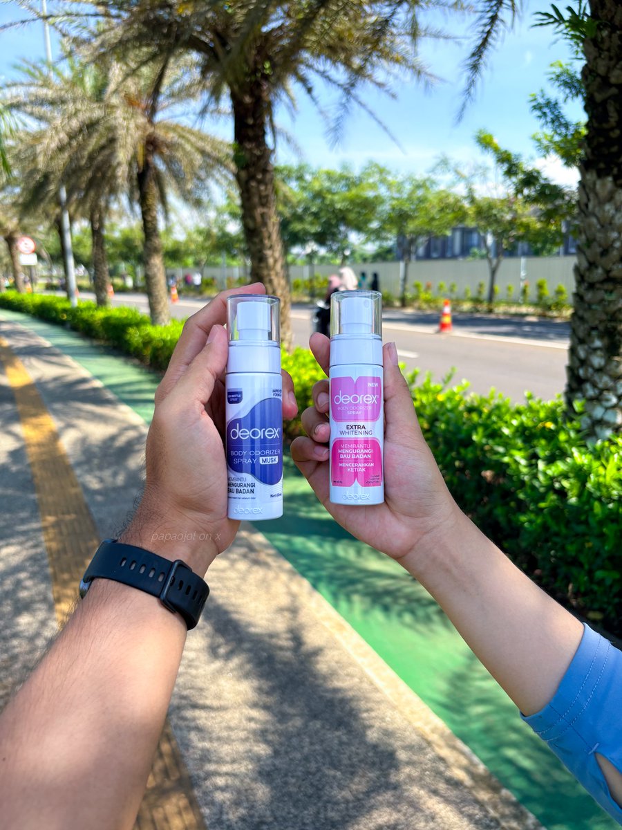 papaojol's tweet photo. Couple-run kali ini ditemenin Deorex!
Buat yg bingung, Pink itu wanginya lebih ke fresh, floral, and fruity serta bisa bantu mencerahkan juga. Sedangkan yg Musk itu lebih ke soft & powdery with a bit cooling sensation after spray.
Kalian tim #powderysoft atau #freshbloom? https://t.co/xPUA69cGHz