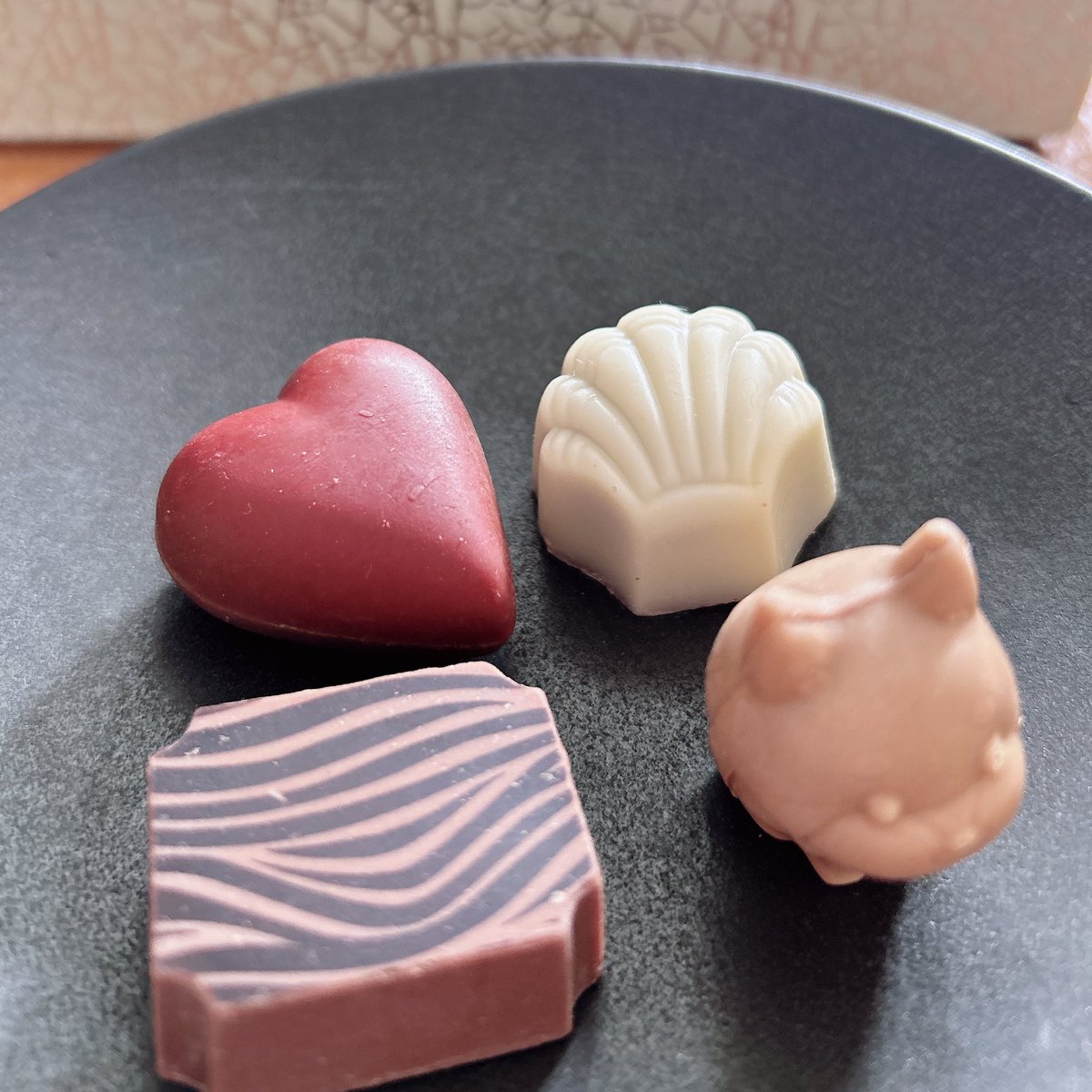 h_i_r_o_m_i_'s tweet image. いただいたベルギーチョコ♡