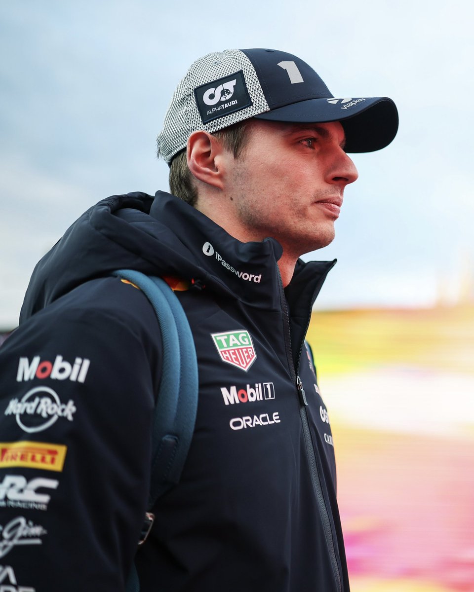 slop3's tweet image. Inte konstigt att historiens bästa förare vinner #LasVegasGP. Men med Norris på andra så stängs fönstret rejält.