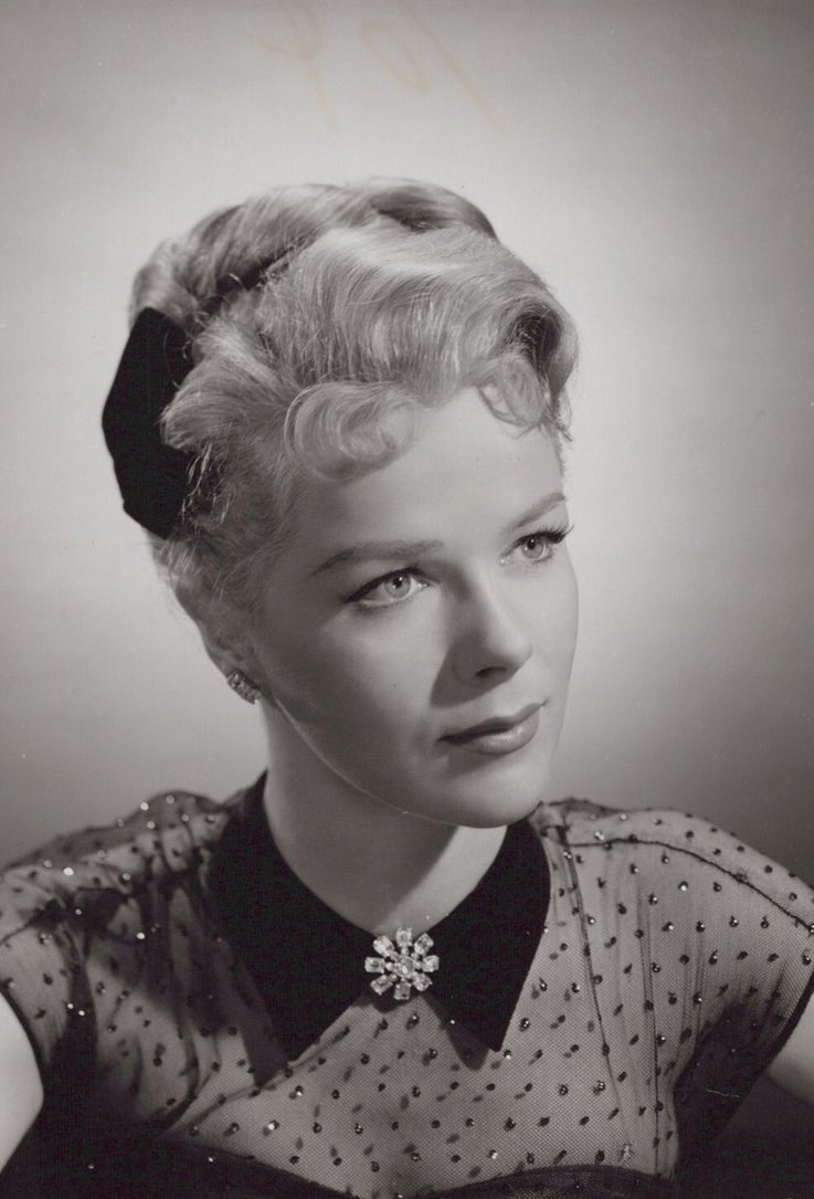 analgesicsleep's tweet photo. Our #NoirAlley leading ladies this week are Sally Forrest and Kay Brown
#TheStrip #SallyForrest #KayBrown #Noirvember #FilmNoir #DarknessAtNoon https://t.co/pdjIOiCFO6