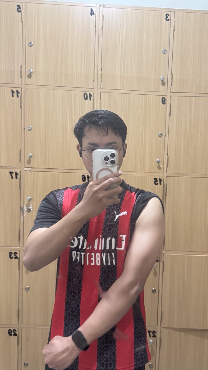 widhi_kw's tweet photo. Bicep cimit² https://t.co/ua0uD80ffP