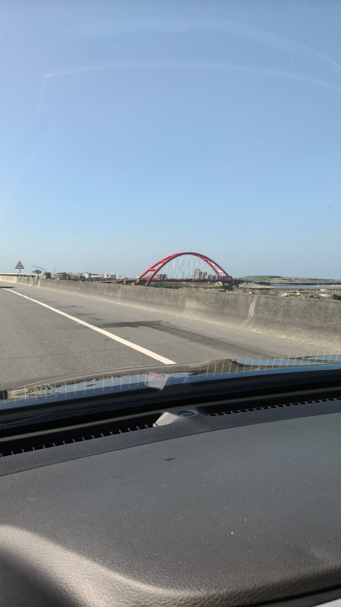 每天看海的人
來欣賞不同方向的海了

#竹圍漁港