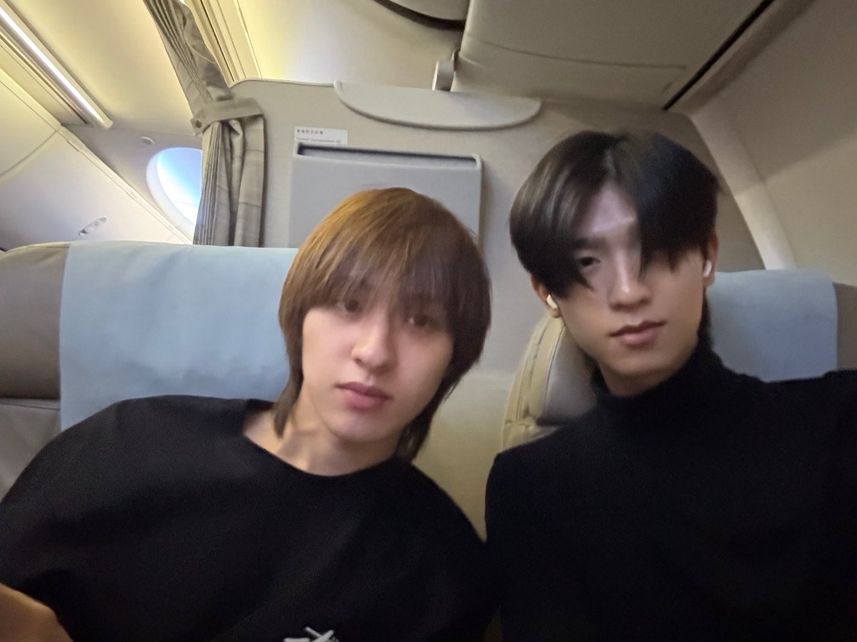 tthomastc's tweet image. ขอบคุณพี่ๆ ที่มาหาและมาเป็นกำลังใจให้กับพวกเรานะค้าบบ รส.ว่าไม่ได้เจอพี่ๆ นานมากเลยย คิดถึงทุกคนเลยค้าบ ทำ fansign ครั้งนี้ได้ทำให้เรารู้จักพี่ๆ มากขึ้นเยอะเลยย หวังว่าเราจะได้เจอกันในงานหน้าอีกนะค้าบ 

#ThomasKongFSinShanghai