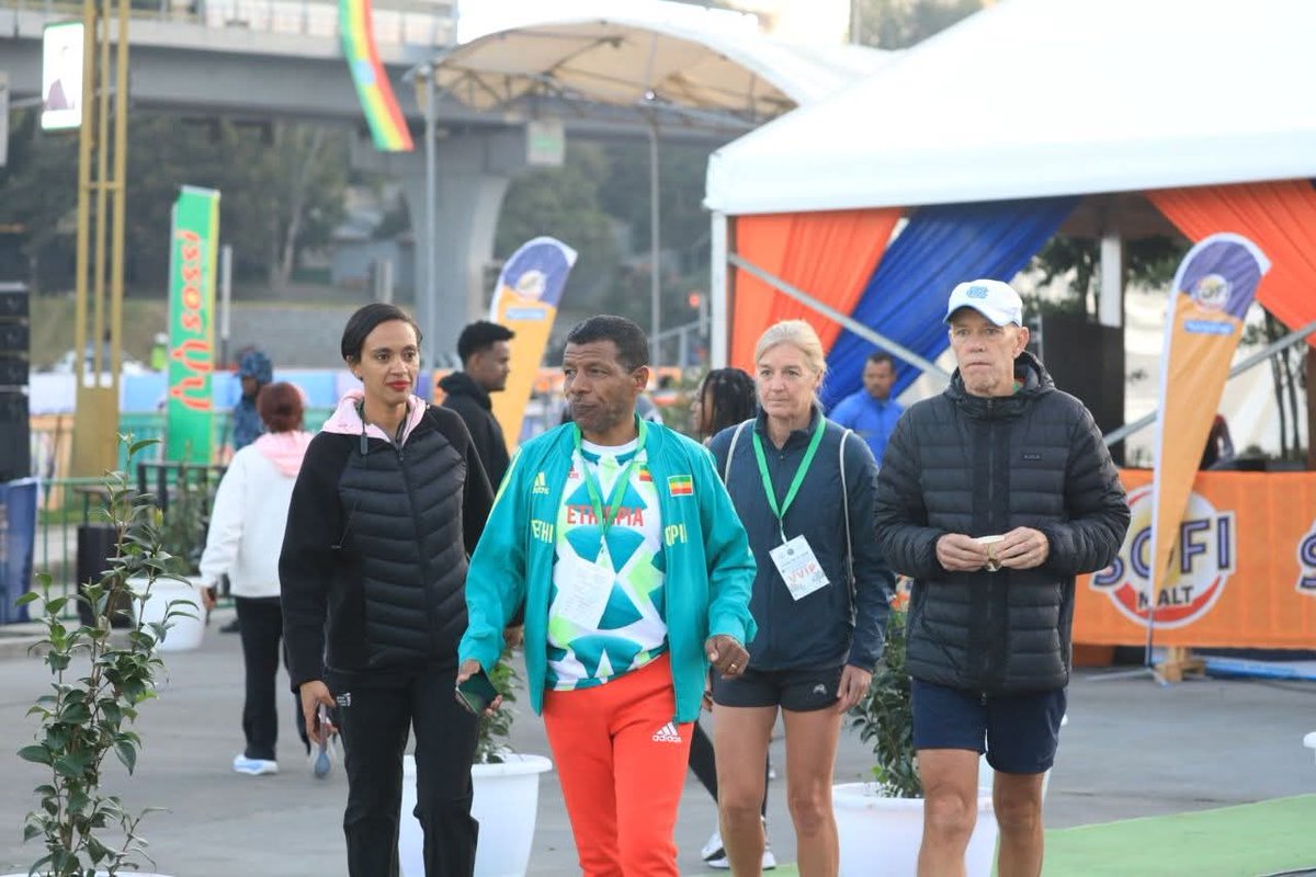 GazettePlusET's tweet image. ✍️A record 55,000 runners flooded the streets of Addis Ababa for the 25th Great Ethiopian Run!
✍️Celebrating its Silver Jubilee, Africa&apos;s premier race showcased a &quot;Country in 10 Kilometers&quot; with elites, locals, international visitors
#GreatEthiopianRun #AddisAbaba #Running 🇪🇹