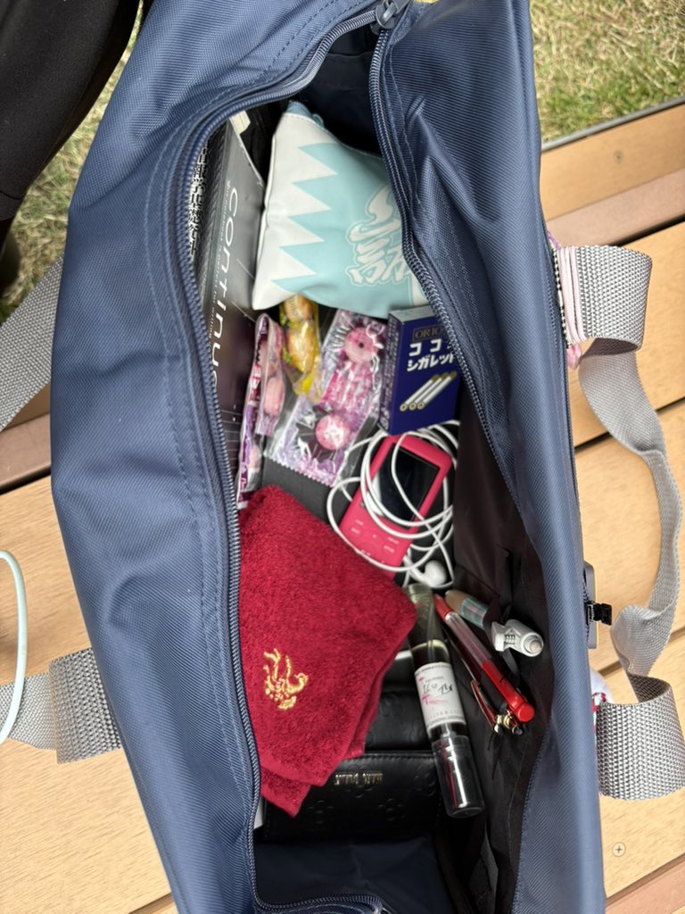 ちゃんと勉強道具持って来た兼さんの鞄を見習え🫵