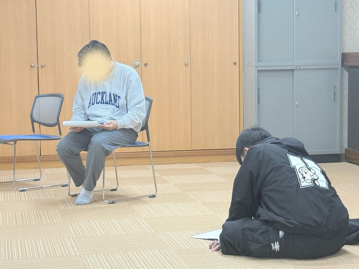 gekidan_SAP2024's tweet image. こんばんは、雨夜です🌙* :ﾟ
本日は、団員と「#星ノ数ホド」を観劇し、そのまま稽古でした！

刺激を受けつつ、稽古ではそれぞれのシーンを確認しながら進めました。
観た直後ということもあり、普段より客観的に自分たちの動きや流れを見直す、良い時間になったと思います！

#劇団SAP