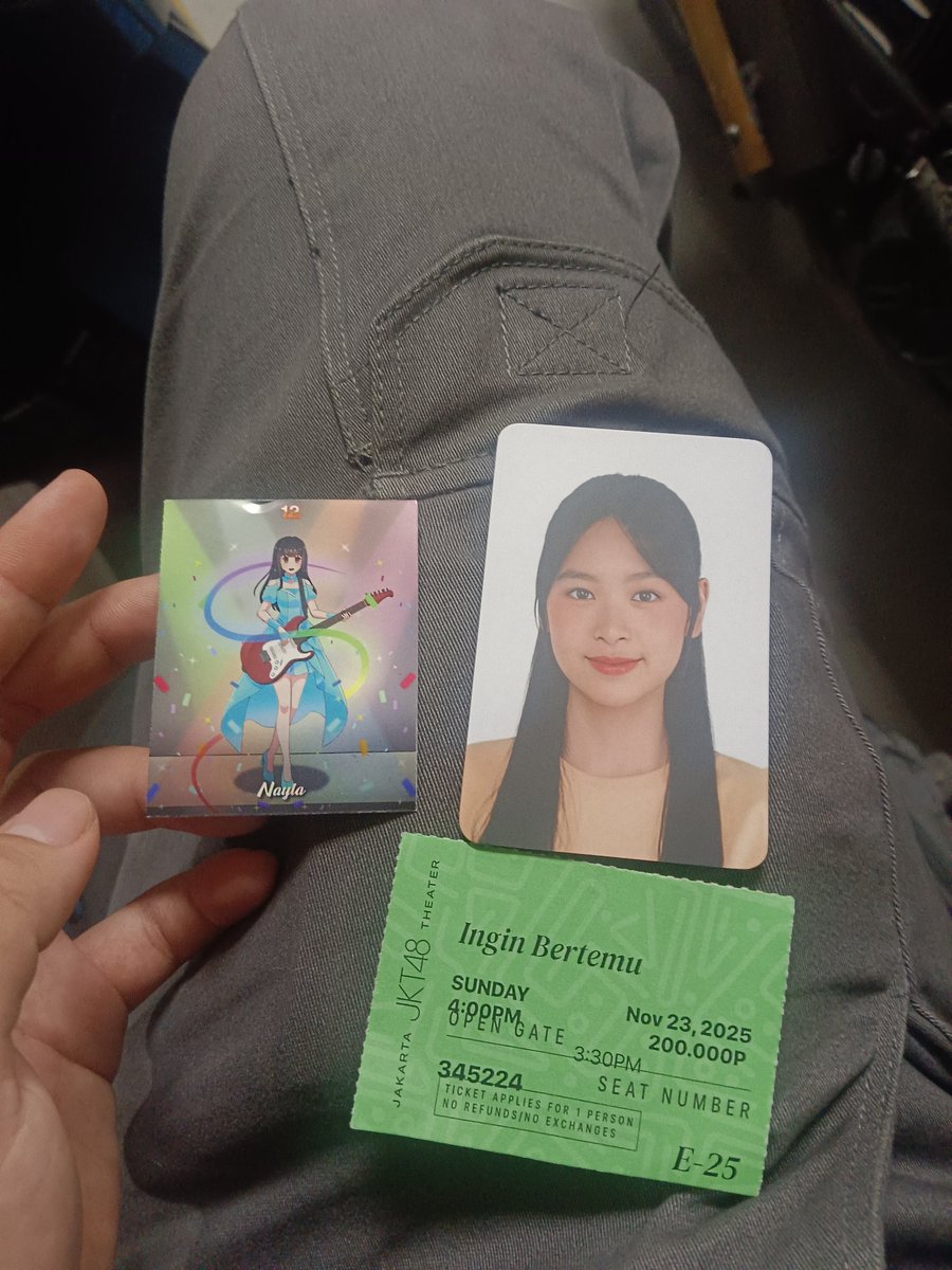 ReziIzra's tweet image. makasih show Aitakatta hari inii btw seneng bisa ketemu @Lily_JKT48 @CErine_JKT48  pertama kali di theater #AitakattaJKT48