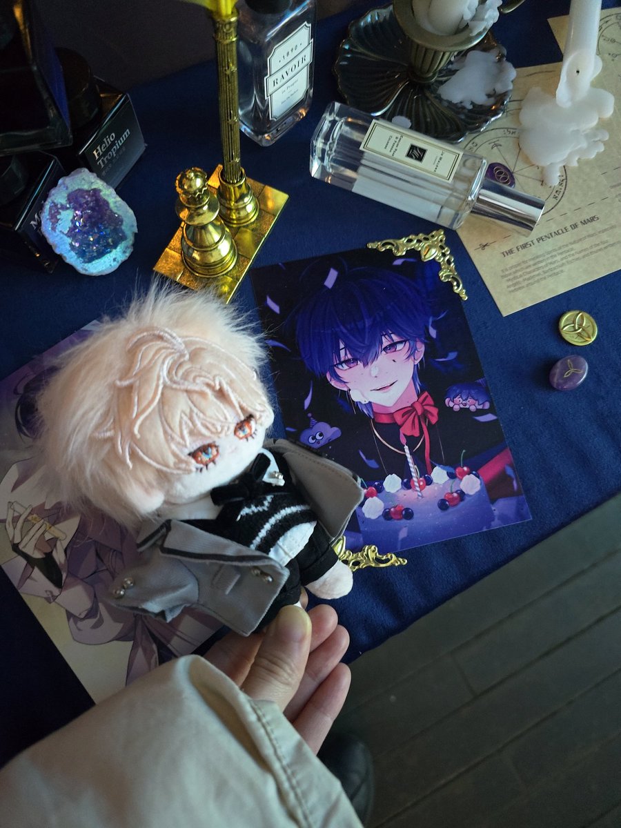 양일 오르 생카 잘 다녀왔습니다!
(유라미랑 ㅎㅎ)
밖에서부터 내부까지 너무너무 정성스럽게 꾸며주신 주최진분들 정말로 감사합니다!!
안내도 친절하시고 깜짝 선물영상도 너무 감동적이였습니다!! ㅠㅠ 
고생많으셨습니다! 🙇‍♀️
덕분에 생카 잘 즐기고 갔습니다~

#경_우리집_연금술사_탄신일_축