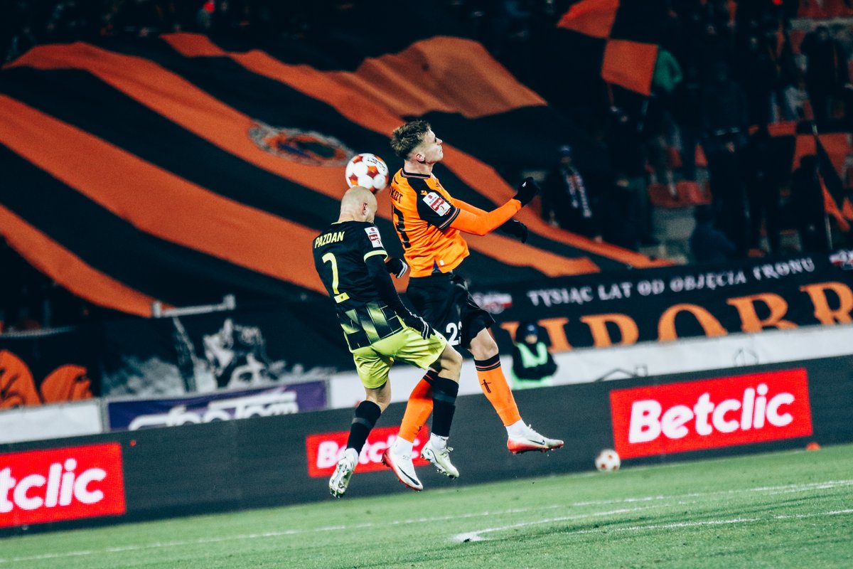 ChrobryGlogowSA's tweet photo. Tegoroczne pożegnanie z #WS3 🏟️
📸 https://t.co/SeFsj3x3EJ https://t.co/riy6Usyluv