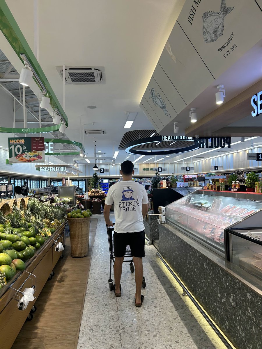 Did we really spot an early user of Pick Trade at the grocery store this morning?🧐