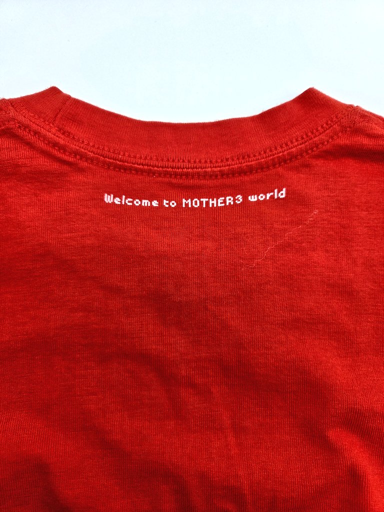 minaminononchi's tweet image. MOTHER3のTシャツ！ヒッパレーズの応援で糸井さんが着ていたのを見て欲しくなり、フリマサイトで購入しちゃいました😆基本的に未使用でお手頃価格のものがあった時に購入するようにしています👕