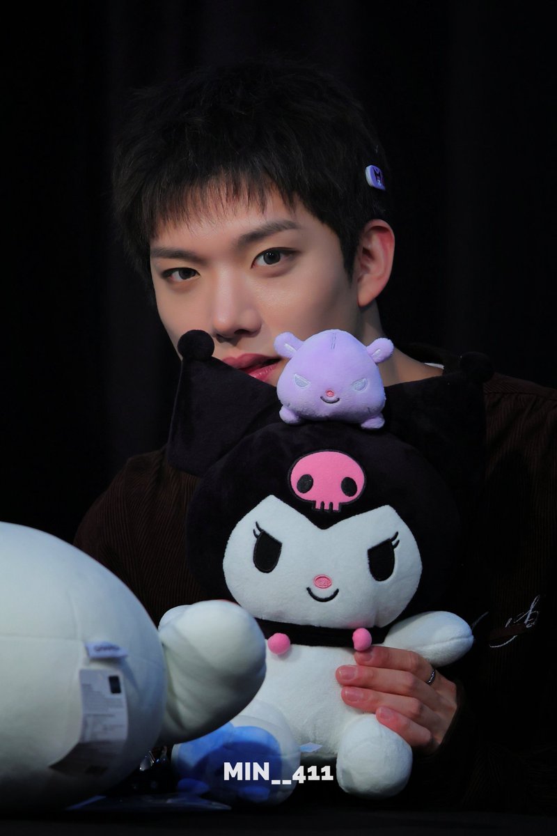 251116 팬싸
넘넘 귀여운 현민아 막방 수고했어~~🫳🏻💤
#ARrC #아크 #현민 #HYUNMIN