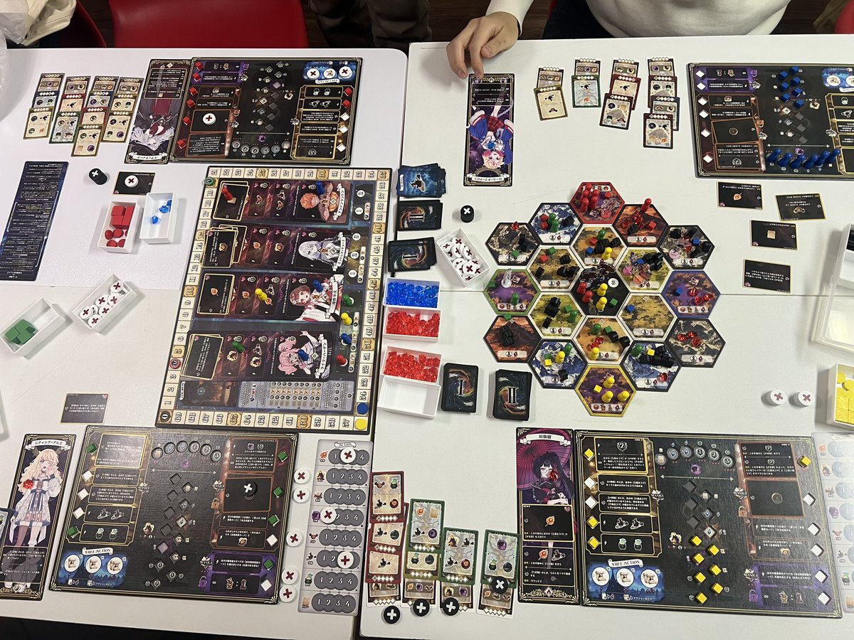 Teeeeeeeeeetoku's tweet image. ボドゲ会
・ティア・キング
・魔女のお茶会
・ウロボロストリック
・合体クロスゴーレム

初めて魔女のお茶会4人でやれた
バチバチのインタラクションで楽しかったー