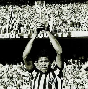AQUELE QUE GANHOU TÍTULO  NÃO PIPOCOU.
ÍDOLO MÁXIMO DO ATLÉTICO.

REI, REI, REI O DADÁ É NOSSO REI.