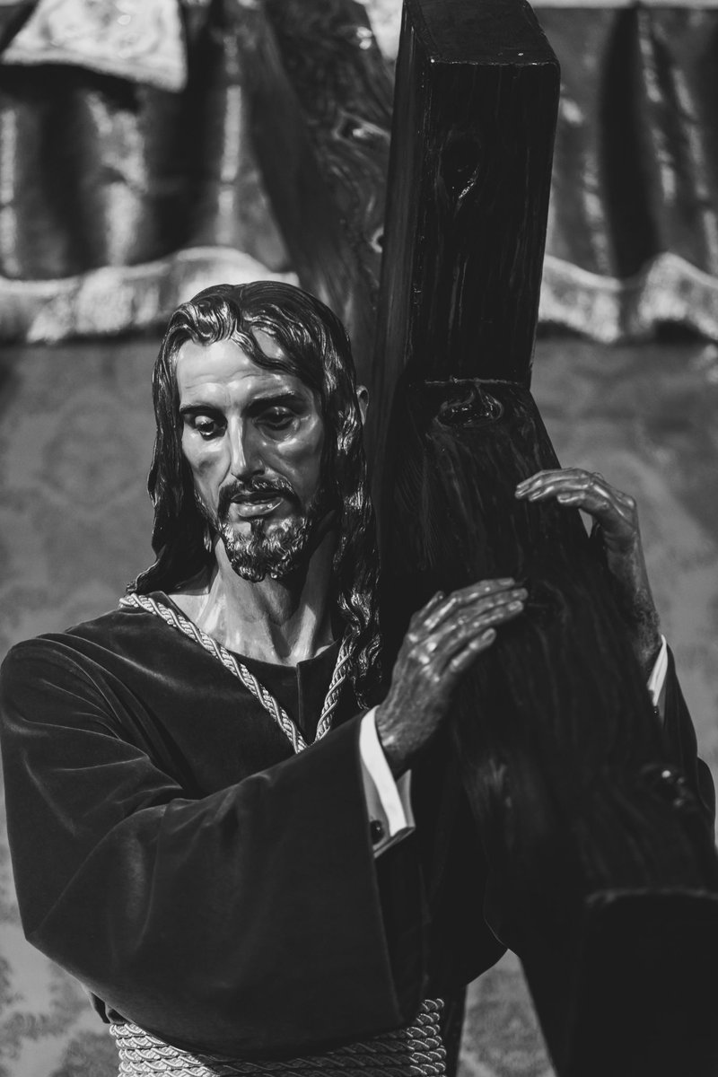 Hoy celebramos la Solemnidad de Jesucristo, Rey del Universo.

Esta festividad fue instaurada por el Papa Pío XI hace justo un siglo, el 11 de diciembre de 1925. El Papa quiso motivar a los católicos a reconocer en público que el mandatario de la Iglesia es Cristo Rey.

"Mi Reino