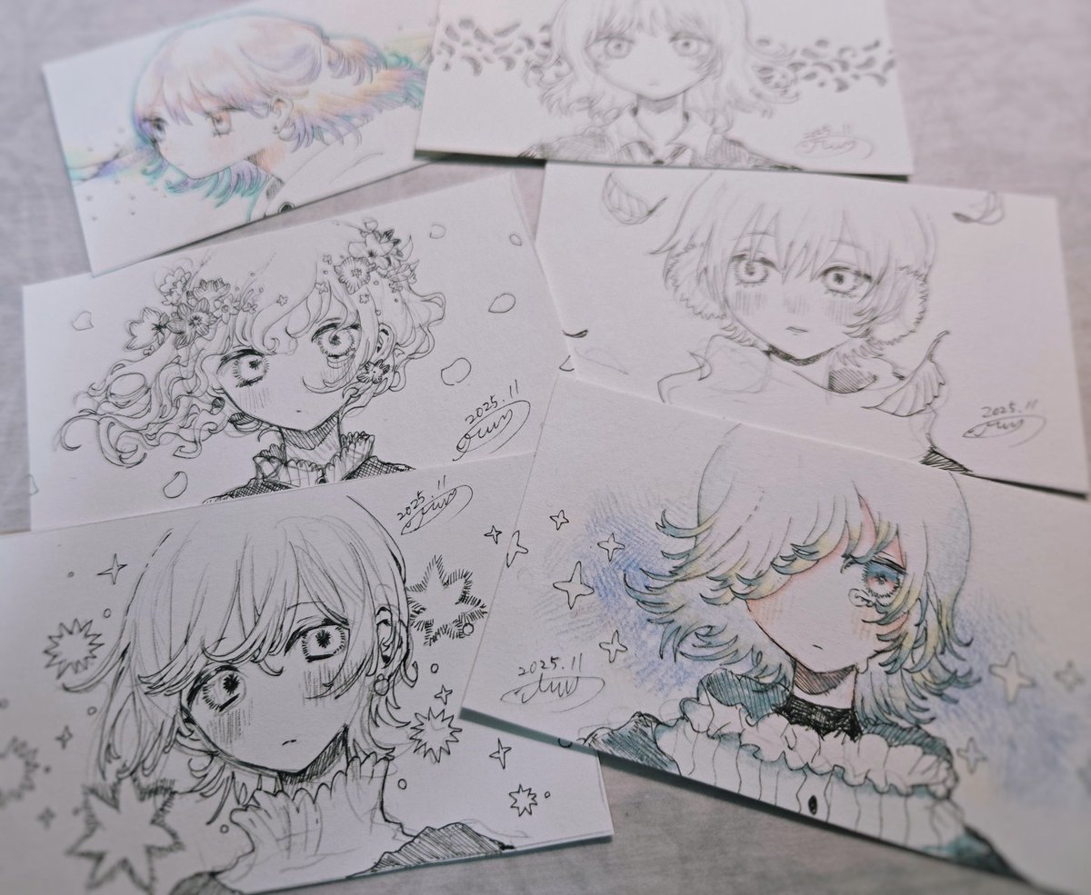 久しぶりに絵描いたら顔面描くのが楽しくて顔だらけになりました、明日持っていきます(名刺サイズです)