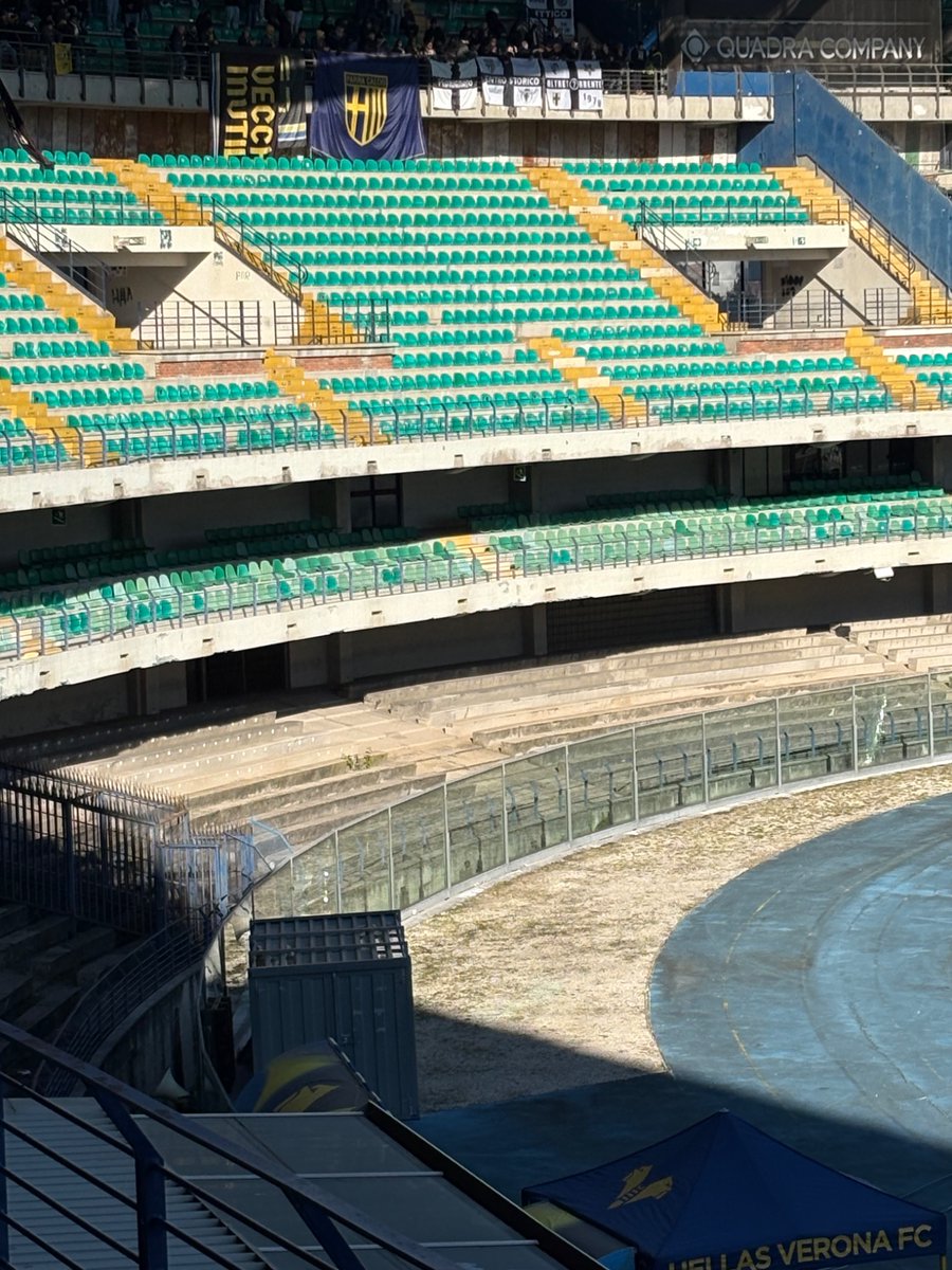 The Bentegodi looks like the stadium Serie A uses in the apocalyptic “piracy kills football” posts 😭😭