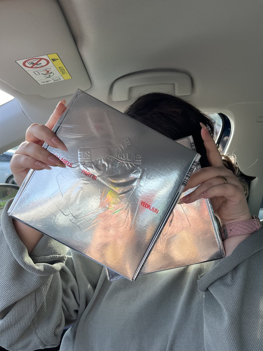 nijntjesoobin's tweet image. no labels unboxing at a random gas station in germany hell yeah @huekaizzn