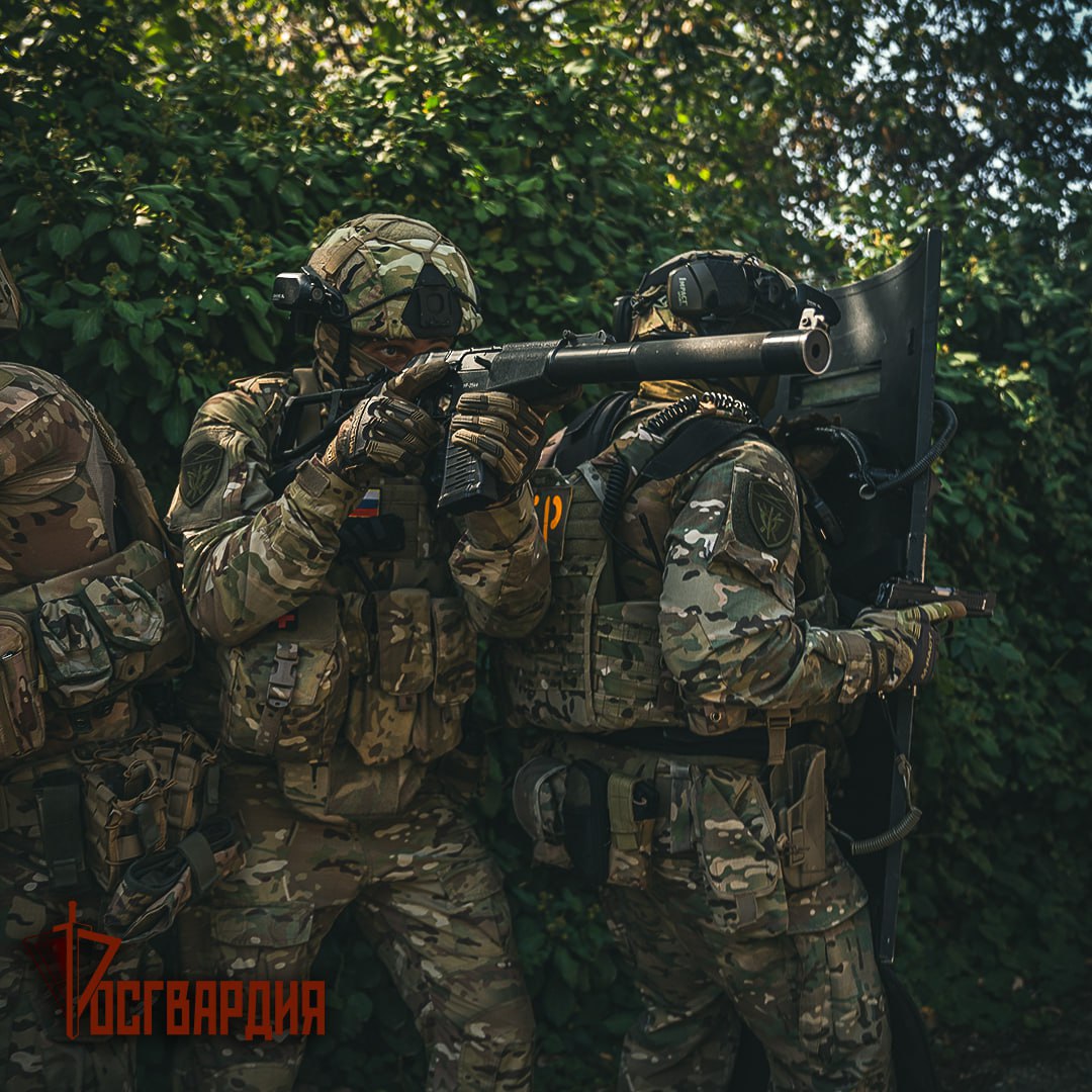 TheGreyPatriot_'s tweet photo. 🇷🇺 Today's training of SOBR unit "Kuban" from Main Rosgvardia Directoriate for the Krasnodar Krai.
#Russia #Russian #Russians #Today #Rosgvardia #Police #Security #Tactical #Training #SOBR #Krasnodar #ASVAL https://t.co/2mJhCCwSYi