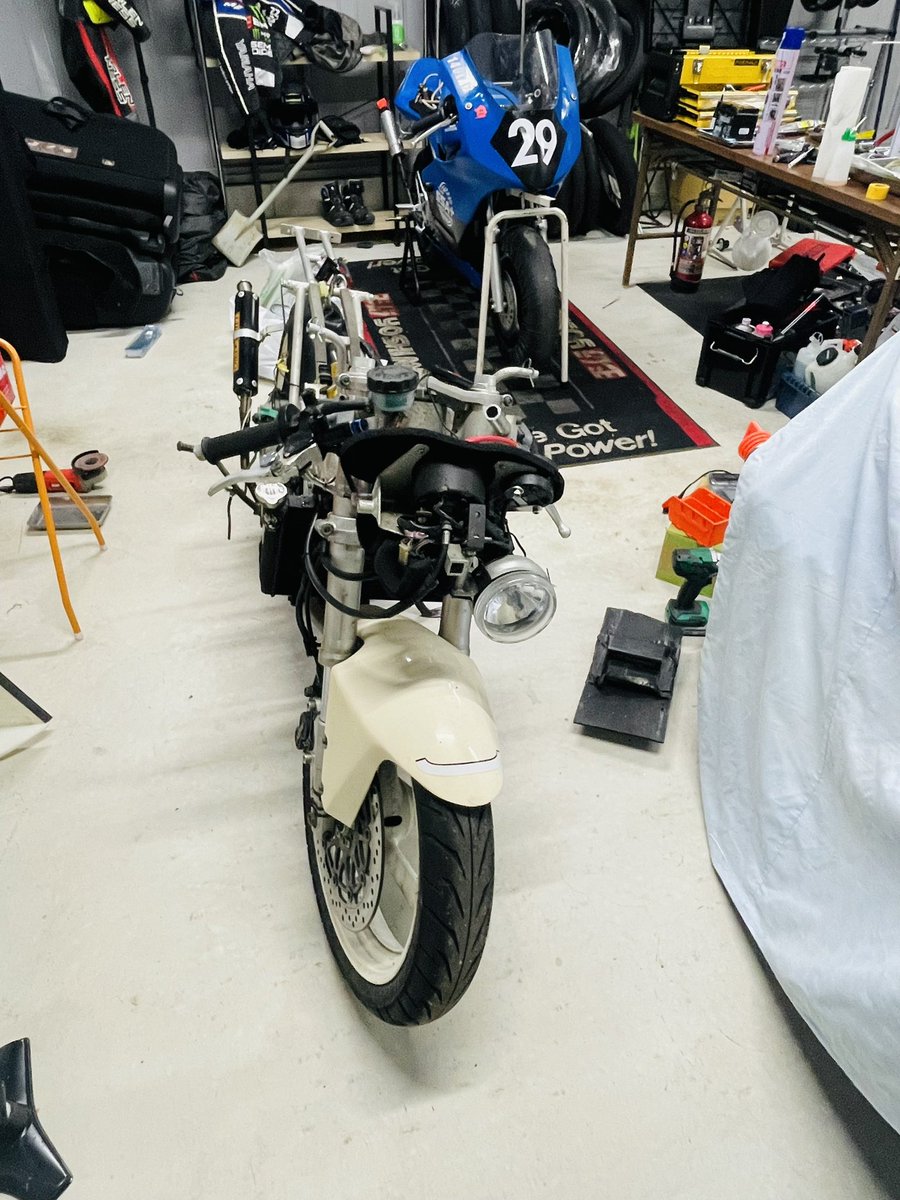 yz125にnsr50エンジン搭載の公道仕様
来年には走れるくらいにしていきたい〜