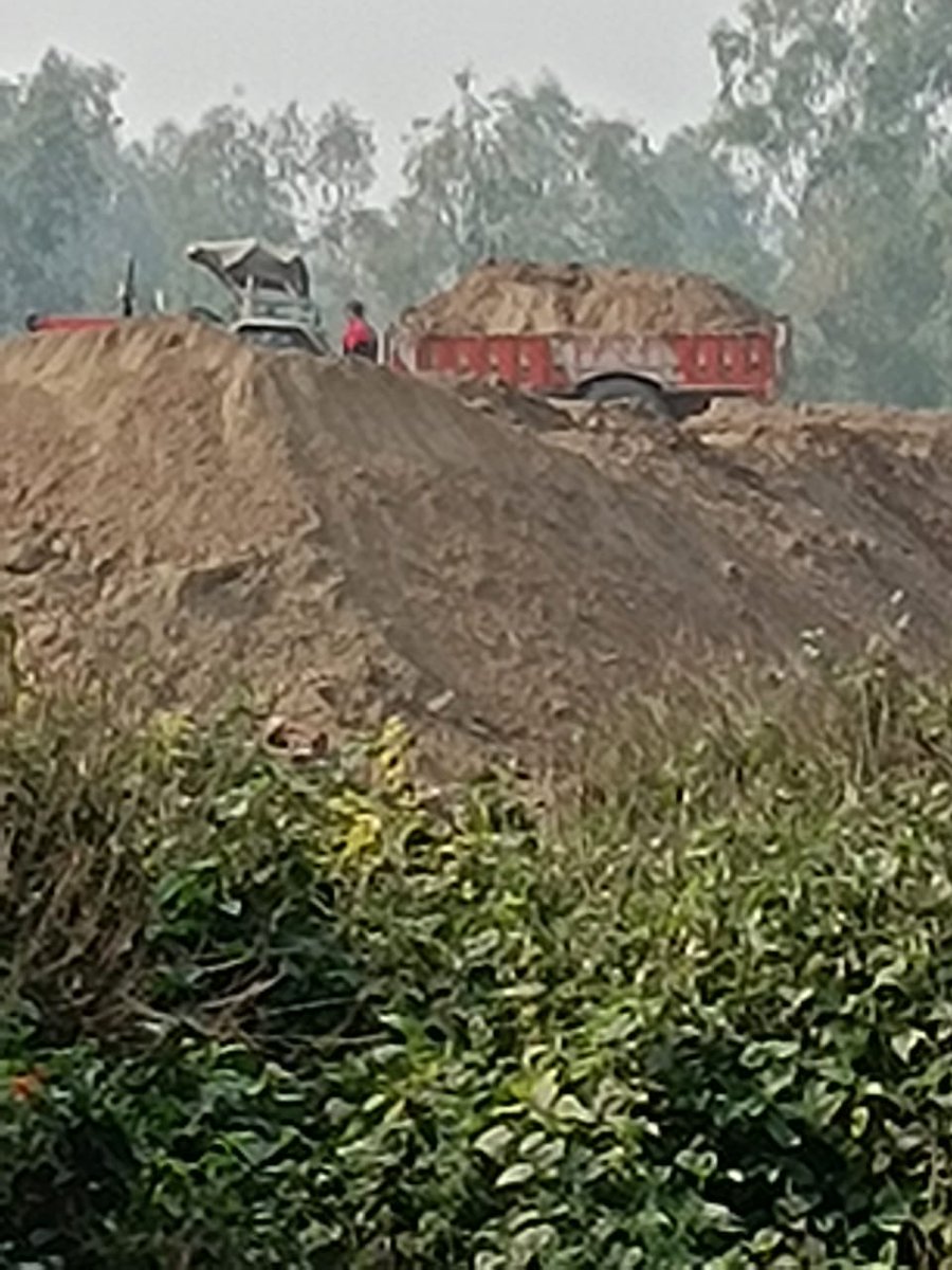 BHARAT7UPUK's tweet image. #बरेली के थाना शेरगढ़ में भू माफियाओं का बोलबाला इन भू माफियाओं की वजह से कई हो चुके हैं हादसे से हादसों में जा चुकी है जान आखिर पुलिस प्रशासन कब करेगा इन पर कार्यवाही @myogiadityanath @dgpup @Uppolice @bareillypolice