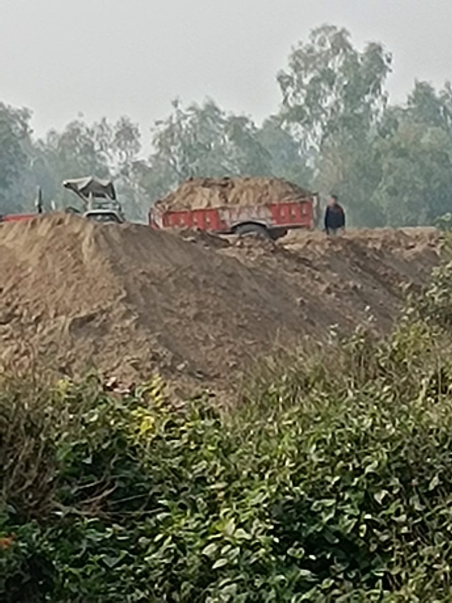 BHARAT7UPUK's tweet image. #बरेली के थाना शेरगढ़ में भू माफियाओं का बोलबाला इन भू माफियाओं की वजह से कई हो चुके हैं हादसे से हादसों में जा चुकी है जान आखिर पुलिस प्रशासन कब करेगा इन पर कार्यवाही @myogiadityanath @dgpup @Uppolice @bareillypolice