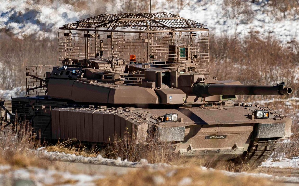 Stevius21's tweet image. Char Leclerc en mode cope cage mais un blindage cage limité car ne protégeant que le haut de la tourelle.