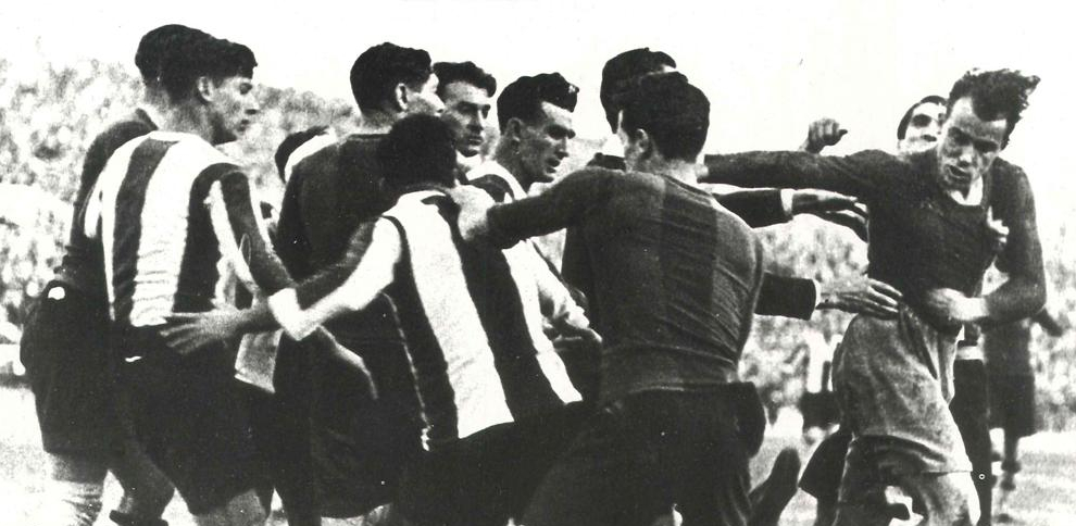 Avui fa 101 anys de l'anomenat "Partit de la Xavalla".
23 Novembre 1924. Campionat de Catalunya 
Camp de Les Corts
FC Barcelona- RCDEspañol
La Federación Española decideix enviar un àrbitre propi. és el bilbaí Pelayo Serrano de la Mata.

Al minut 9 de partit comença la gresca