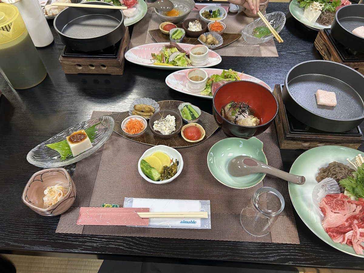 4zlp69FP4c93687's tweet image. やっと会えました！念願の梅ヶ島温泉、旅館いちかわ❣️
ゆづにボールをおりーぶとかんなにはおやつをプレゼントしてゆづママにも会えてやっぱり泣いて🤣ご飯にカラオケ満喫してこれから楽しみの温泉♨️幸せです❣️