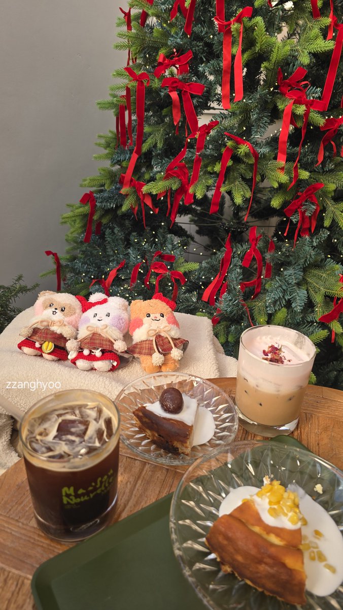 zzanghyoo's tweet image. 아무도 없는틈에 트리 점령해버림🫣
#하니니모임중 #제로즈모임 #zhanghao #zb1 #하니니 #zerobaseone #유니니 #비니니 #제로니