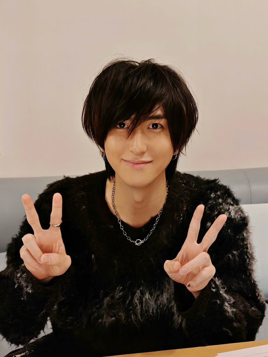 aibatchi's tweet photo. よるばっちありがとうございました！
放送中に急に思い立って“平成男子ヘア”に。
あの頃の空気、ちょっと戻ってきた気がしました🤣✨ https://t.co/jkZnVSYwIK