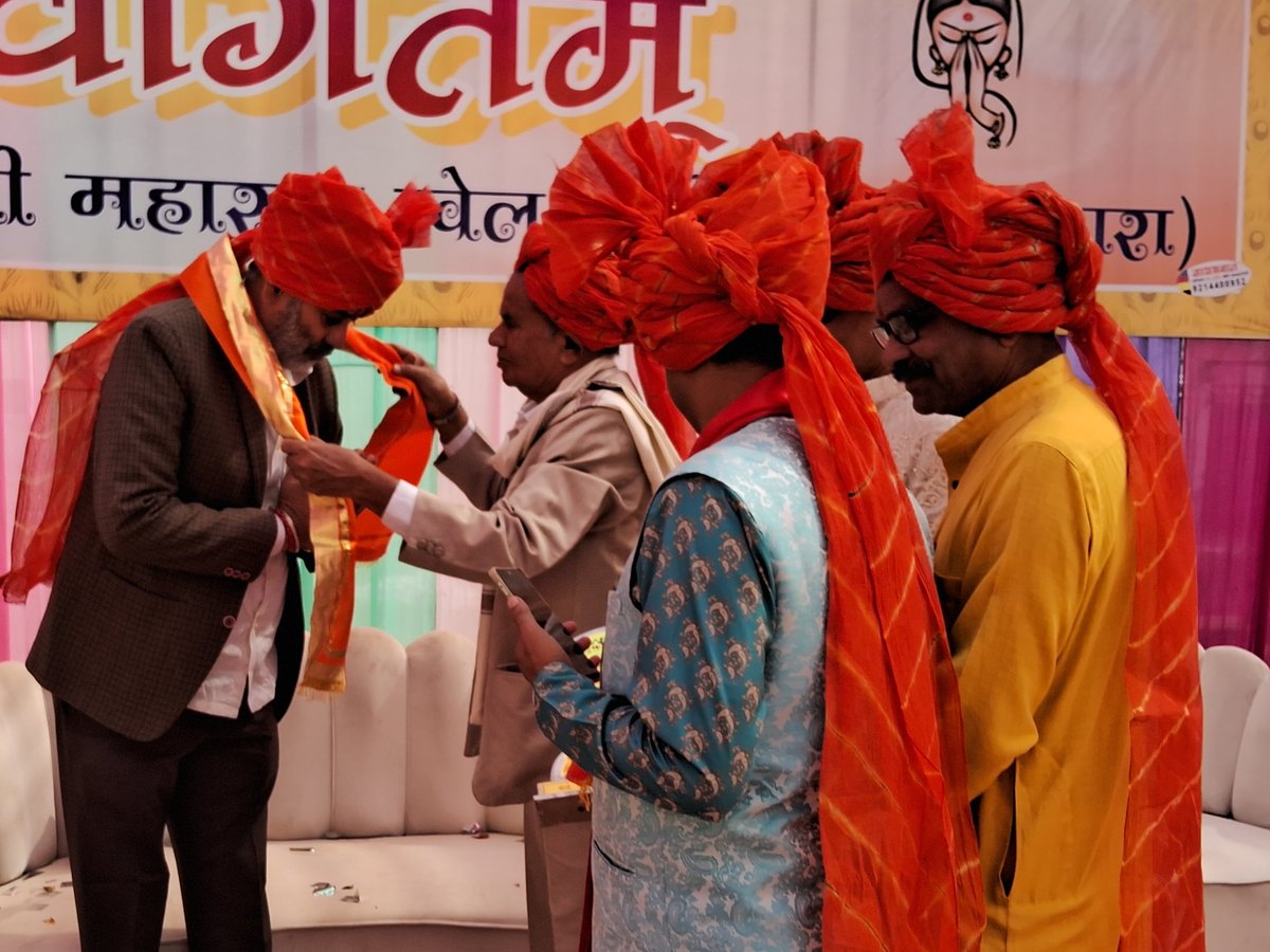 maansinghbarath's tweet image. श्रीयादे प्रजापत समाज सेवा संस्थान मेवाड़ मंदिर मंडल फरारा चौंखला द्वारा नाथद्वारा शहर के लालबाग स्थित दामोदर स्टेडियम में आयोजित समाज का द्वितीय सामूहिक विवाह महोत्सव में सम्मिलित हुआ
 इस कार्यक्रम में संस्थान के अध्यक्ष किशनलाल जी प्रजापत सहित समाजजन मौजूद