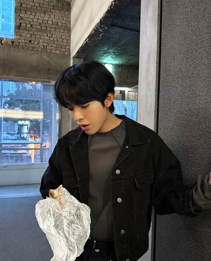 butterfqlies's tweet image. ㅤㅤㅤ
📍 𝗠𝗼𝗱𝗲𝘅 𝗧𝗼𝘄𝗲𝗿, 𝗝𝗮𝗸𝗮𝗿𝘁𝗮.

hari ini main ke kantor @modex_ofc buat tanda tangan kontrak lalu keliling cari jajan~
ㅤㅤㅤ