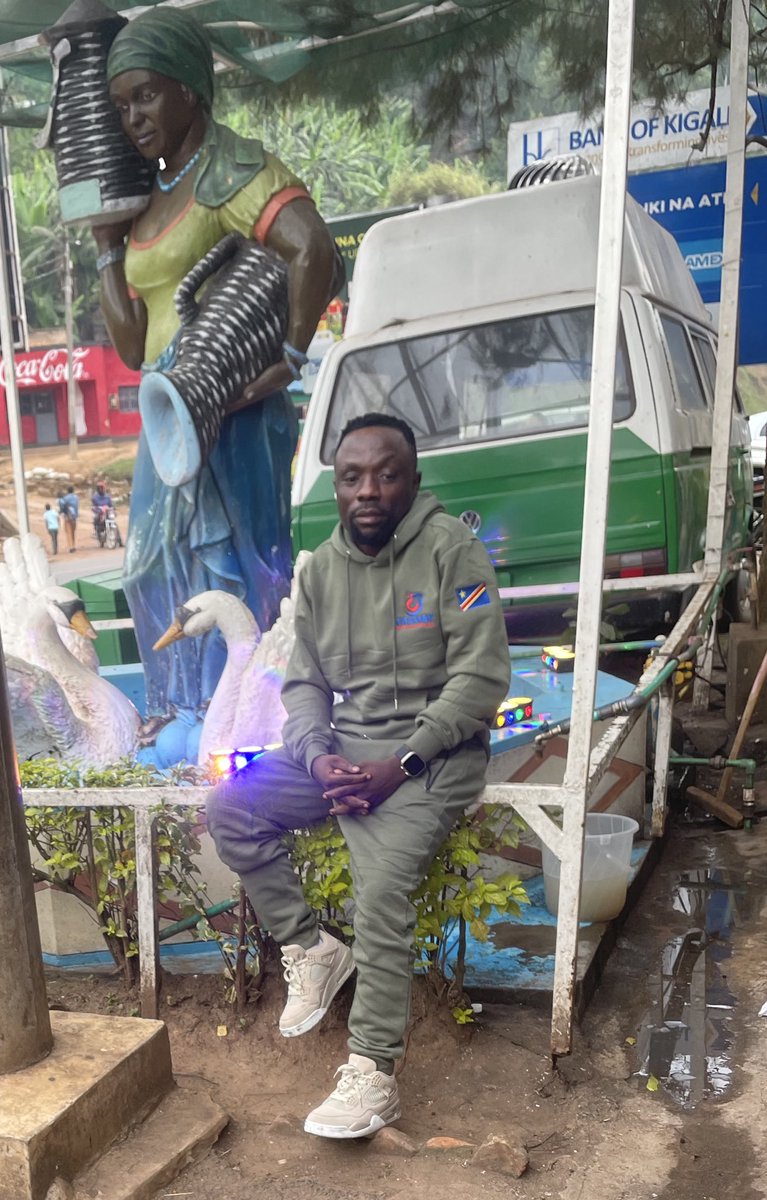 🇷🇼 🤝 🇨🇩

Le Rwanda 🇷🇼 n’est pas l’ennemi de la RDC 🇨🇩.

Les tensions, c’est un duel entre deux présidents : Félix vs Kagame.
Les peuples, eux, n’ont jamais déclaré la guerre.
On oublie trop vite que nos destins sont liés.

<a href="/visitrwanda_now/">Visit Rwanda</a> 😅😅🤝

Ayez un ami rwandais…
Vous