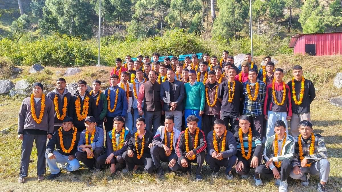 KumaonJagran's tweet photo. Amid all the noise on social media about flashy army training centres where videos are staged a very different and inspiring story continues to come from the hills of Uttarakhand.

From a small village near Ranikhet in District Bageshwar, Honorary Captain Narayan Singh Uniyal has been running a free and selfless army training academy for the past seven years. This is the Youth India Academy in Ghatbagad. 

No fees, no publicity, no government help. 

Only one soldier’s dream to guide young people away from addiction and unemployment and prepare them for a life of service.

This year the academy has achieved something truly special. In the 2025 Army Agniveer recruitment more than 55 trainees from Youth India Academy have been finally selected. It is a proud moment for the entire area.

Since 2017 this academy has shown that real training comes from discipline, dedication and honest effort. This year’s success proves that with the right guidance no dream is too big.
